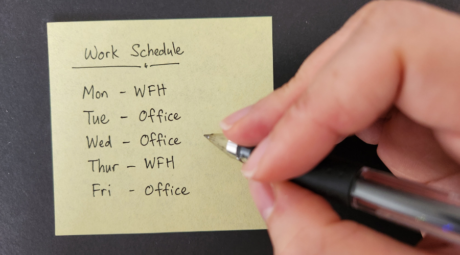 Post it of a weekly work schedule