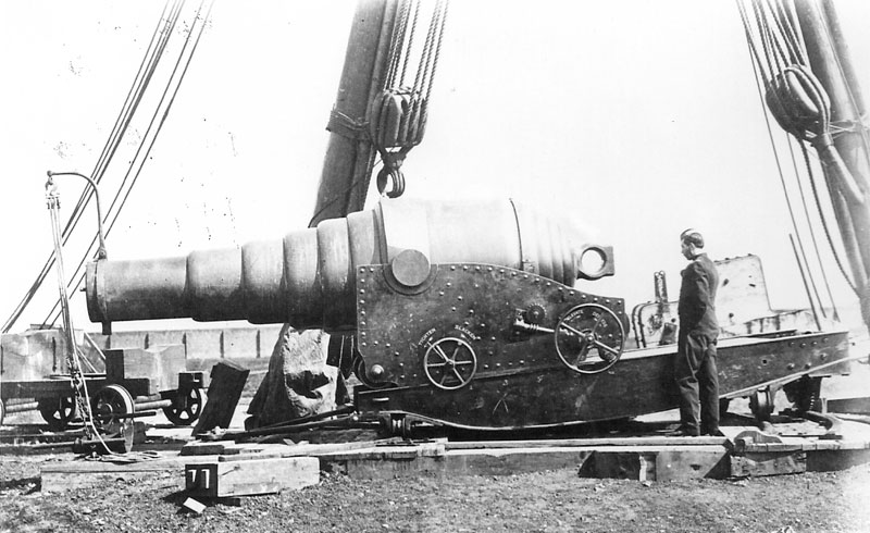 Big Will', the Armstrong 13.3in RML of 23 tons shortly after its arrival at Shoebury in 1863. Firing a 600lb shot, it defeated the Warrior target at 1,000 yards (RAHT)
