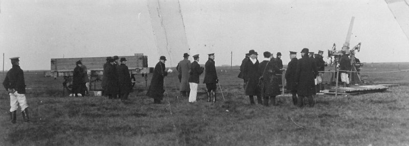 HM King George V watching a firing demonstration of a 3in 20cwt AA gun (Miss Lewis)