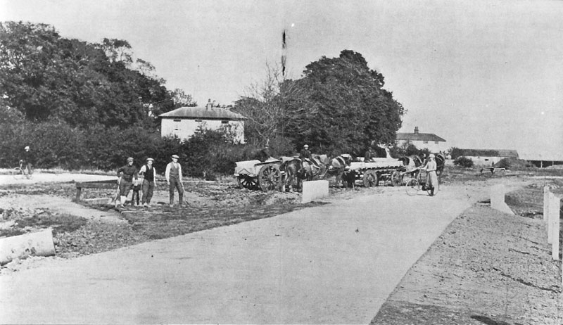 The new island road under construction at Churchend, mid-1923. Rectory on left and 'George and Dragon' on right (Miss Taylor)